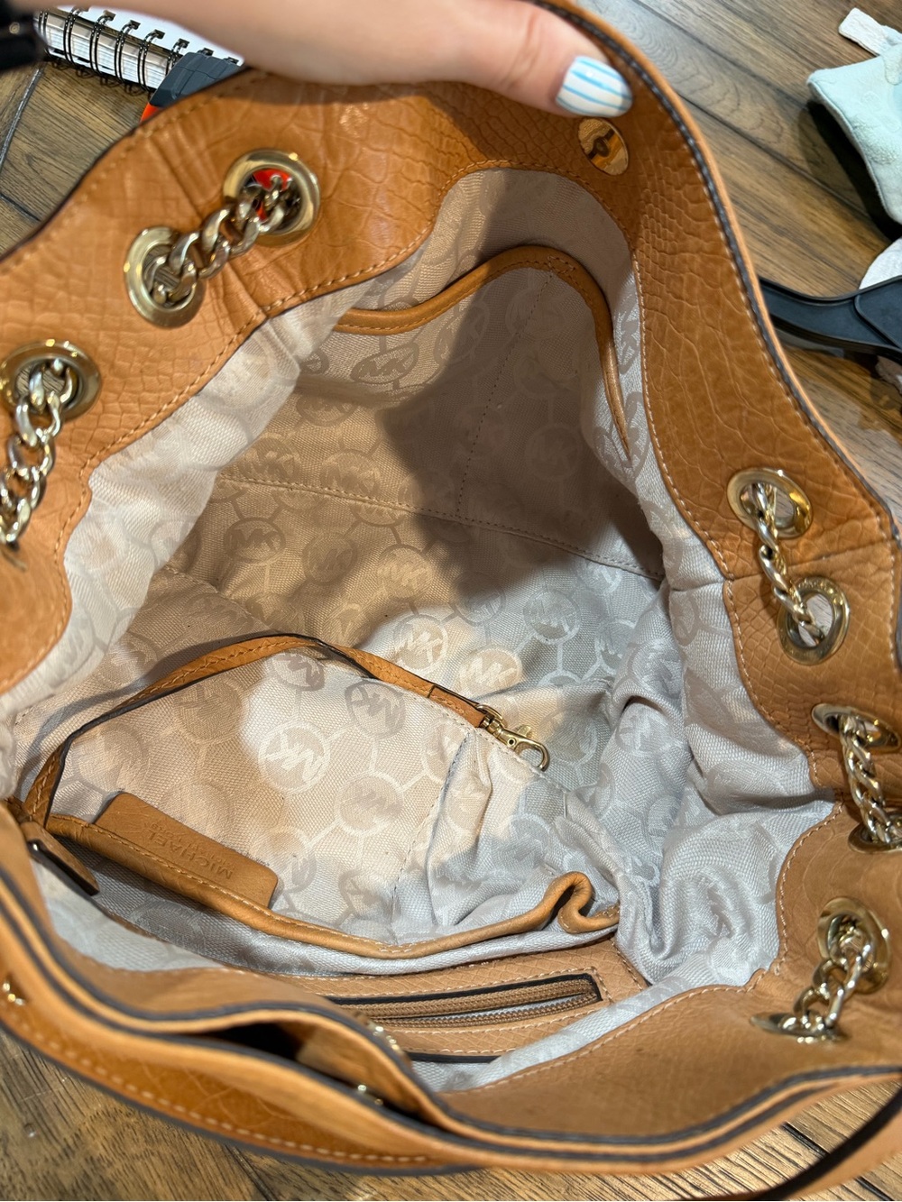 Michael Kors Cognac Leather Shoulder Bag with Gold Chain - Picture 8 of 10